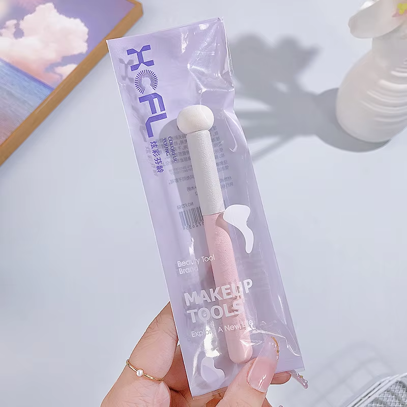 [402601060075] Brocha suave para corrector con cabeza de hongo