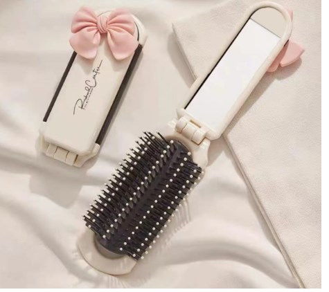 [40850130] Cepillo de pelo plegable con diseño de chongo.