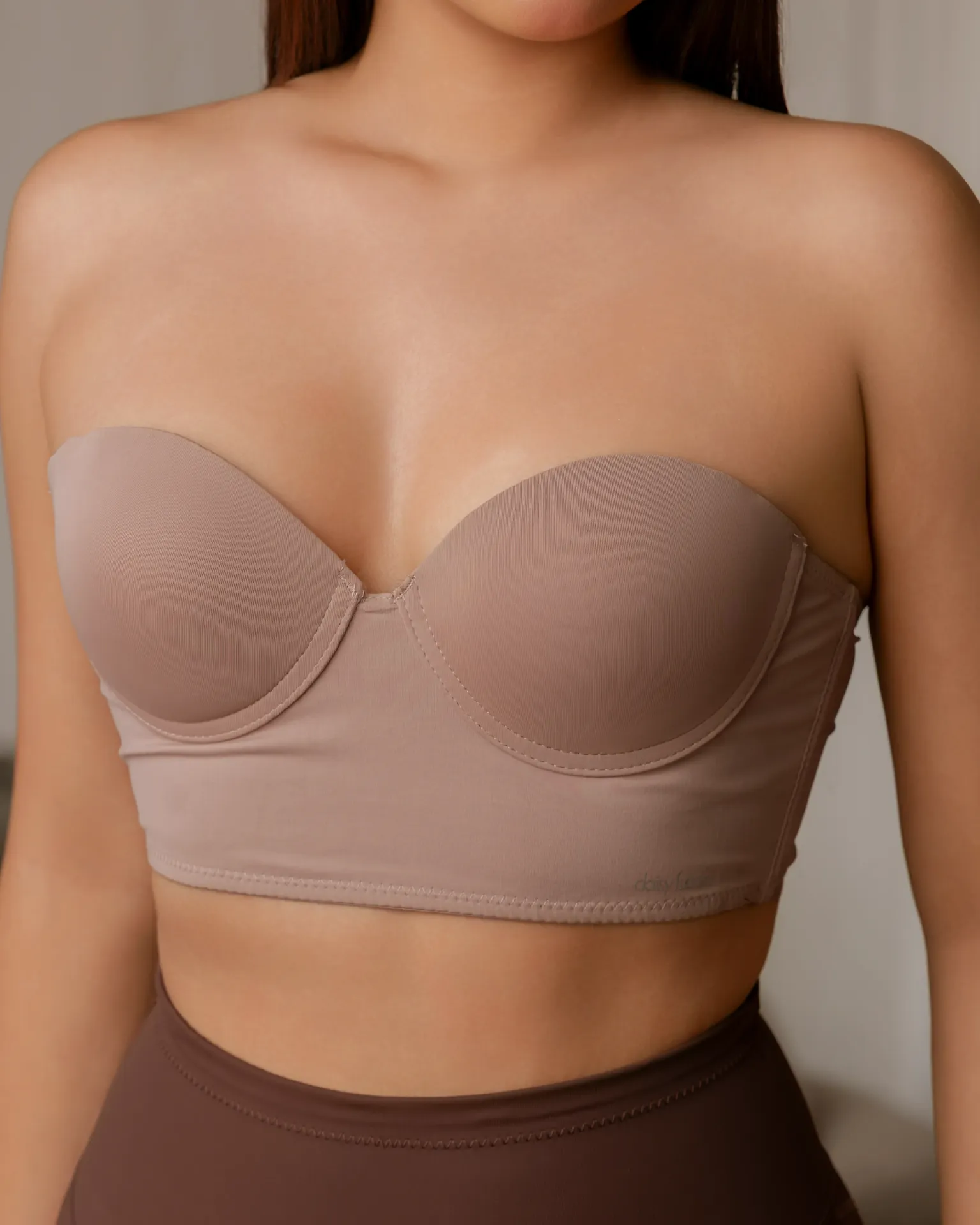 Strapless Daisy Fuentes color mocha